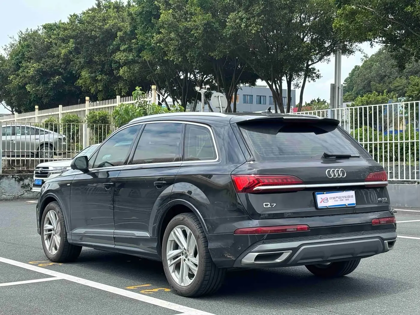 Audi Q7 2024 — Photo 6/18
