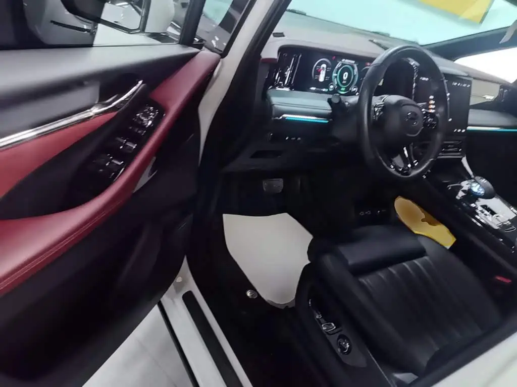 GAC Trumpchi Trumpchi M8 2025 — Photo 14/19