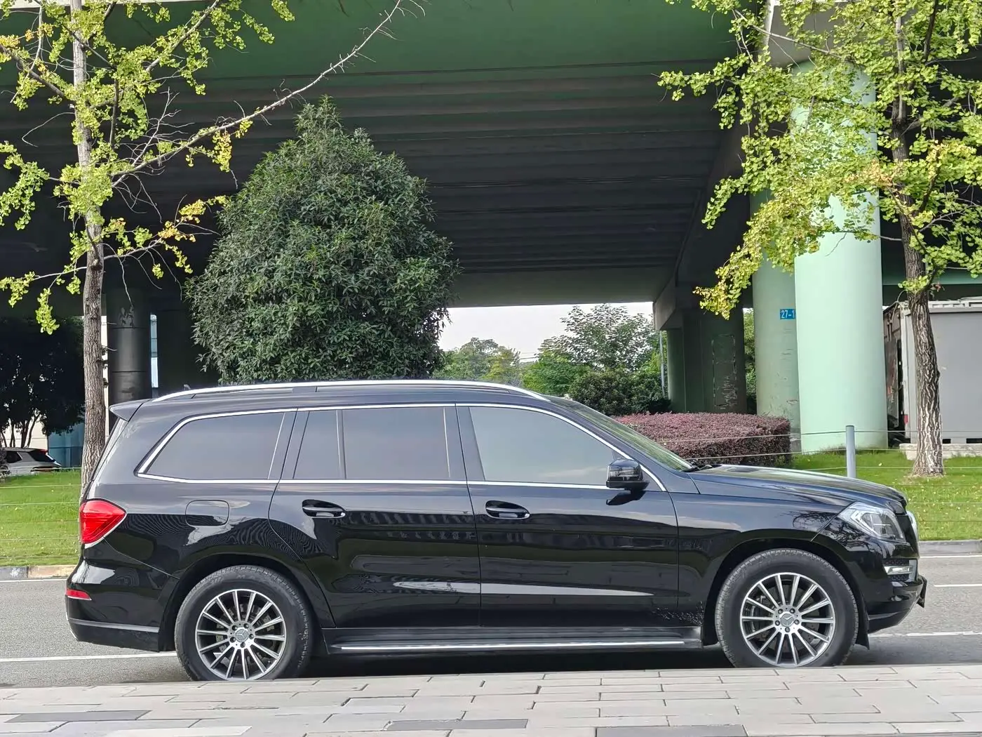 Mercedes-Benz GL-Class 2015 — Photo 7/19