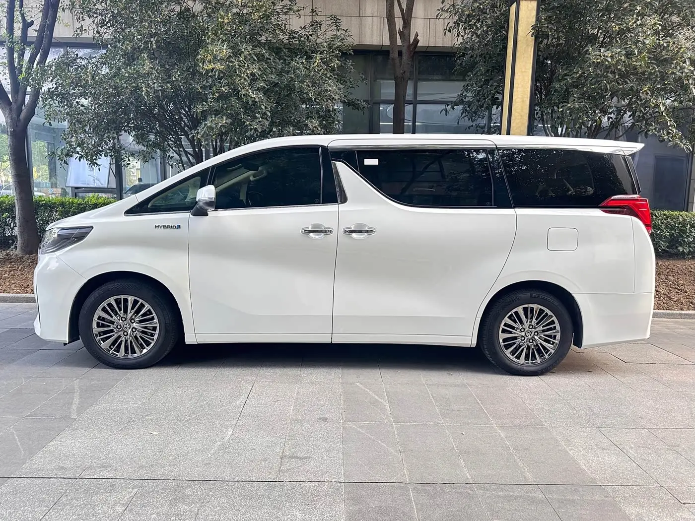 Toyota Alphard 2021 — Photo 4/14