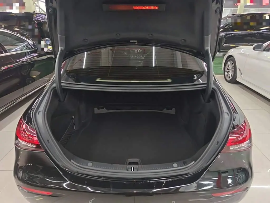 Mercedes-Benz E-Class 2021 — Photo 18/19