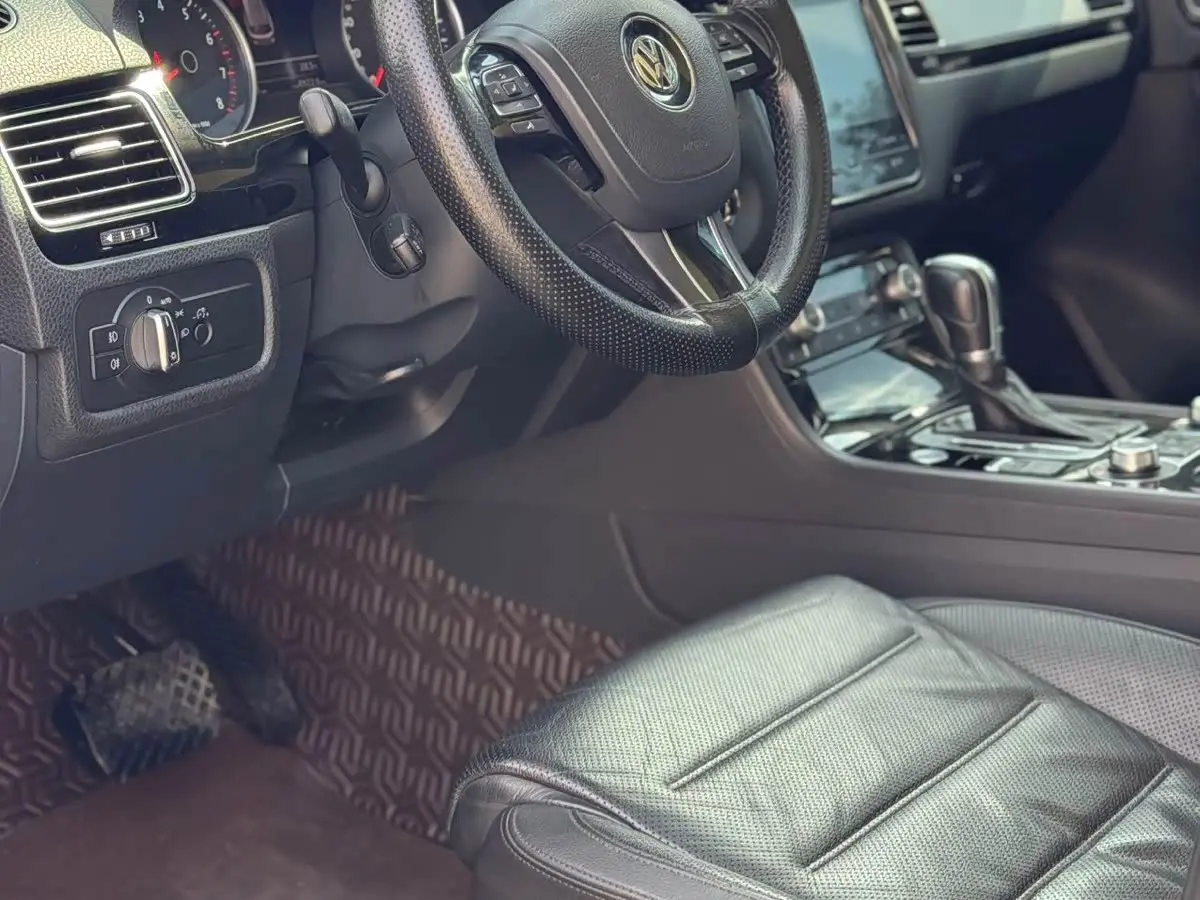 Volkswagen Touareg 2017 — Photo 10/15
