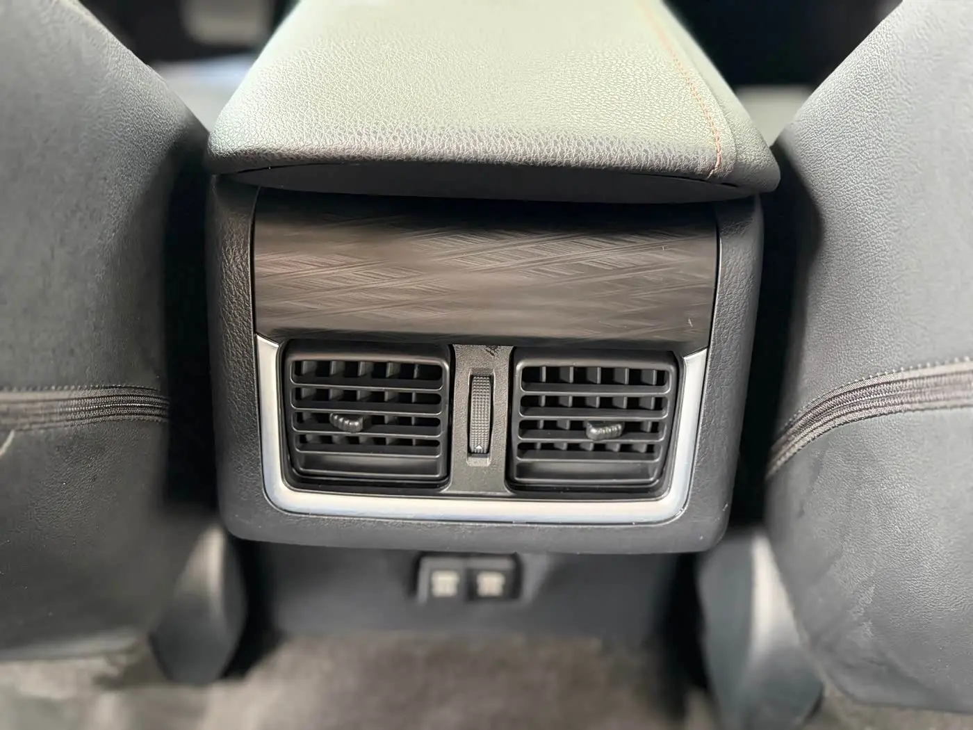 Toyota Camry 2021 — Photo 15/18