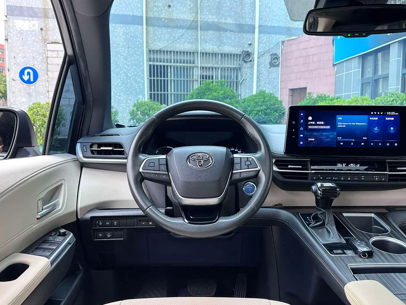 Toyota Sienna 2022 — Фото 4/18