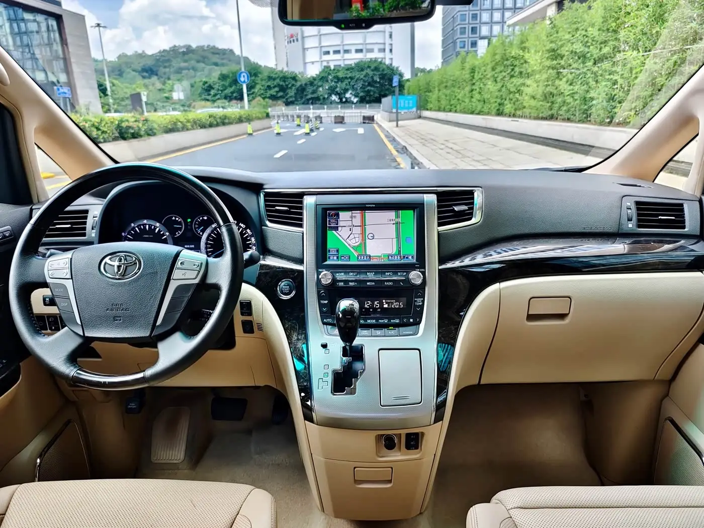 Toyota Alphard 2012 — Photo 19/19