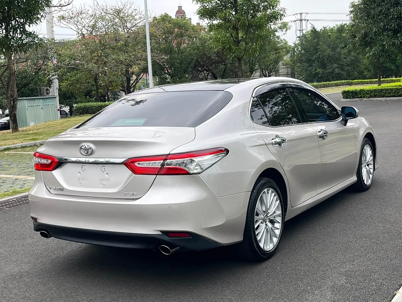 Toyota Camry 2019 — Photo 7/20