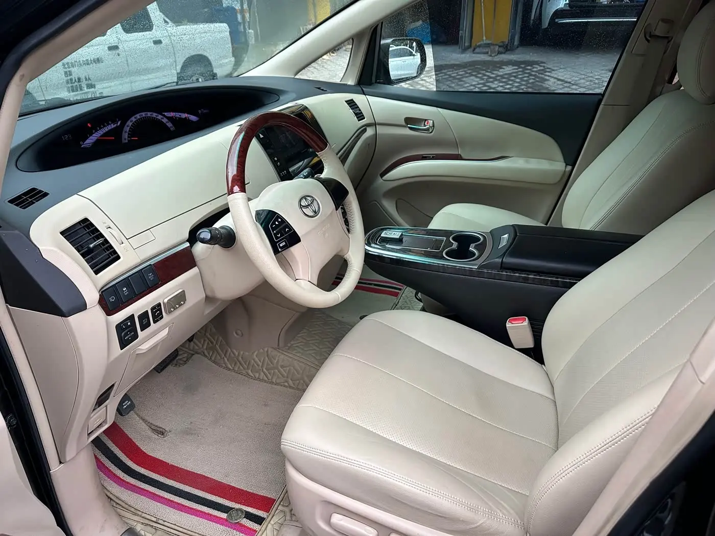 Toyota Previa 2018 — Photo 8/8