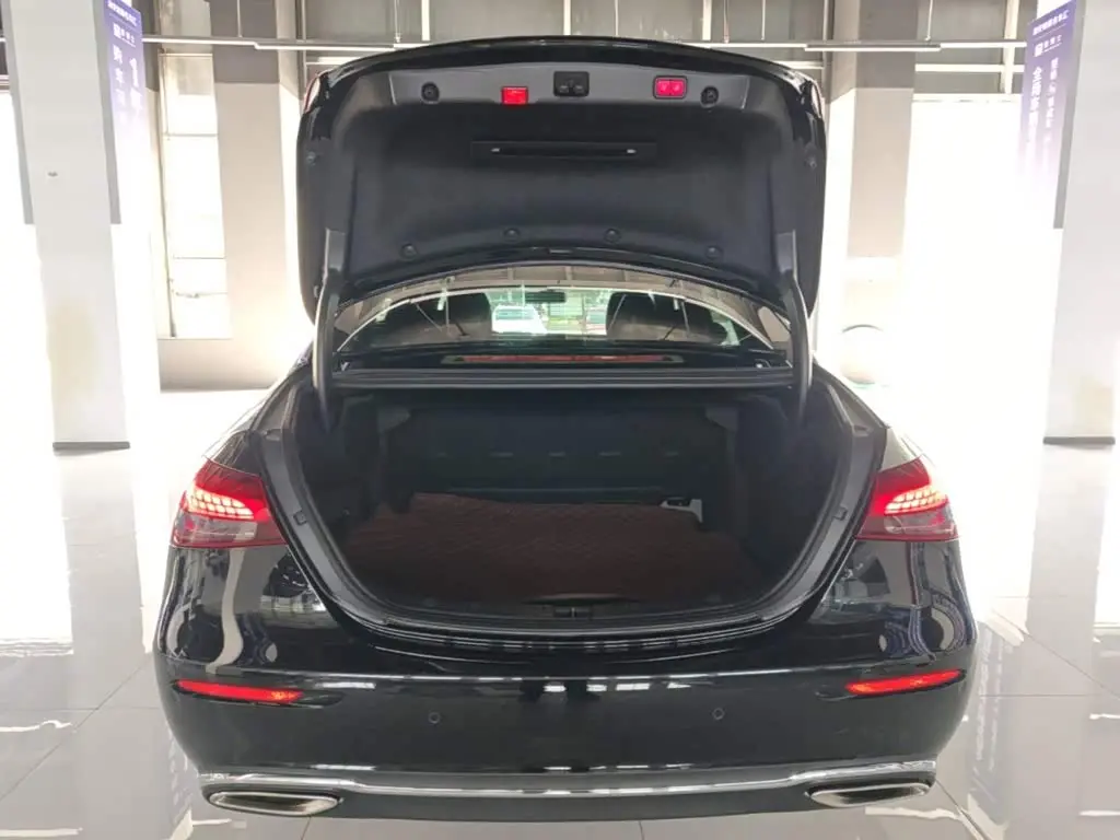 Mercedes-Benz E-Class 2021 — Photo 19/20