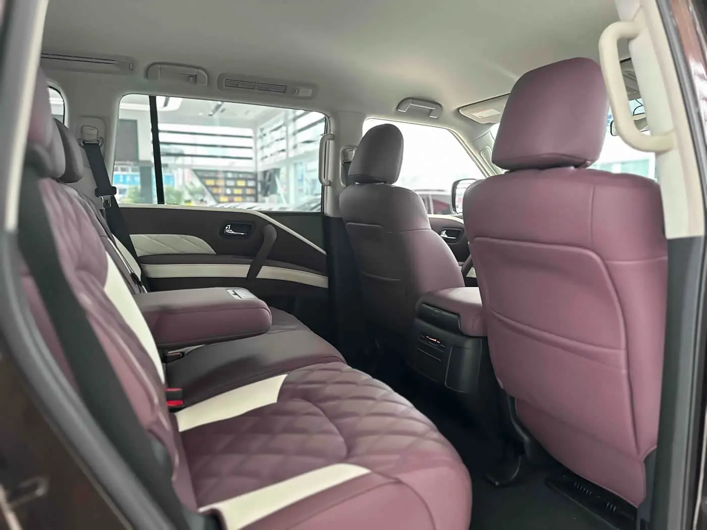 Nissan Patrol 2018 — Photo 10/14