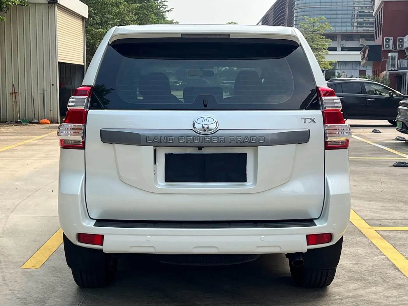 Toyota Prado 2014 — Photo 4/18