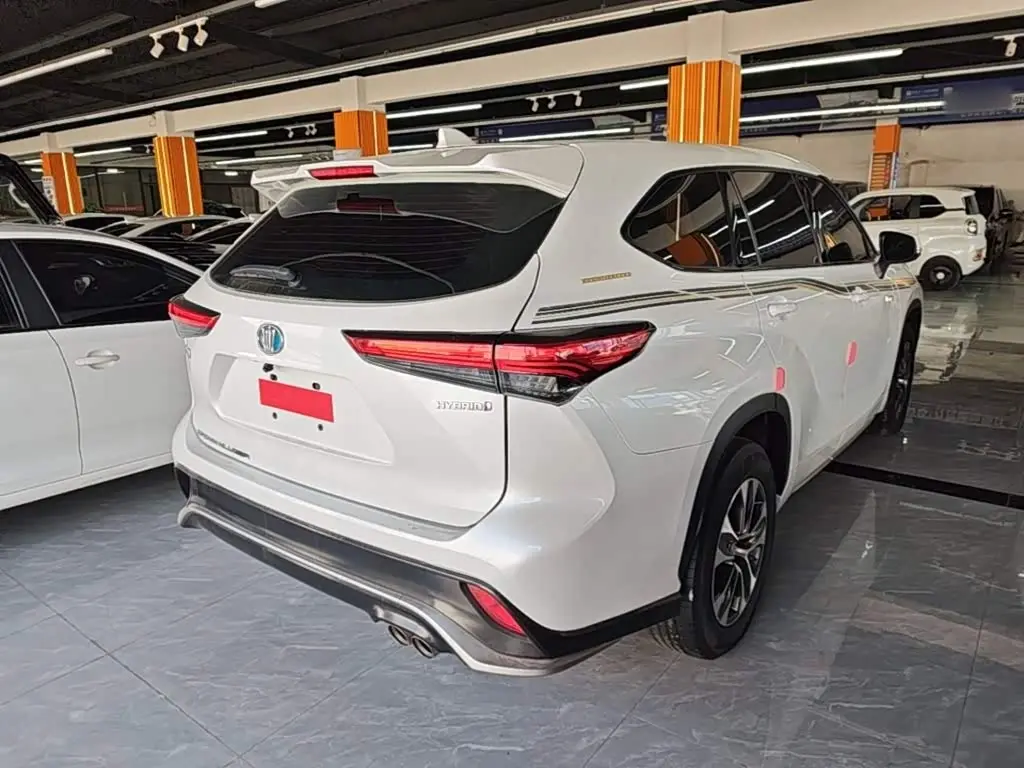 Toyota Crown Kluger 2022 — Photo 6/19