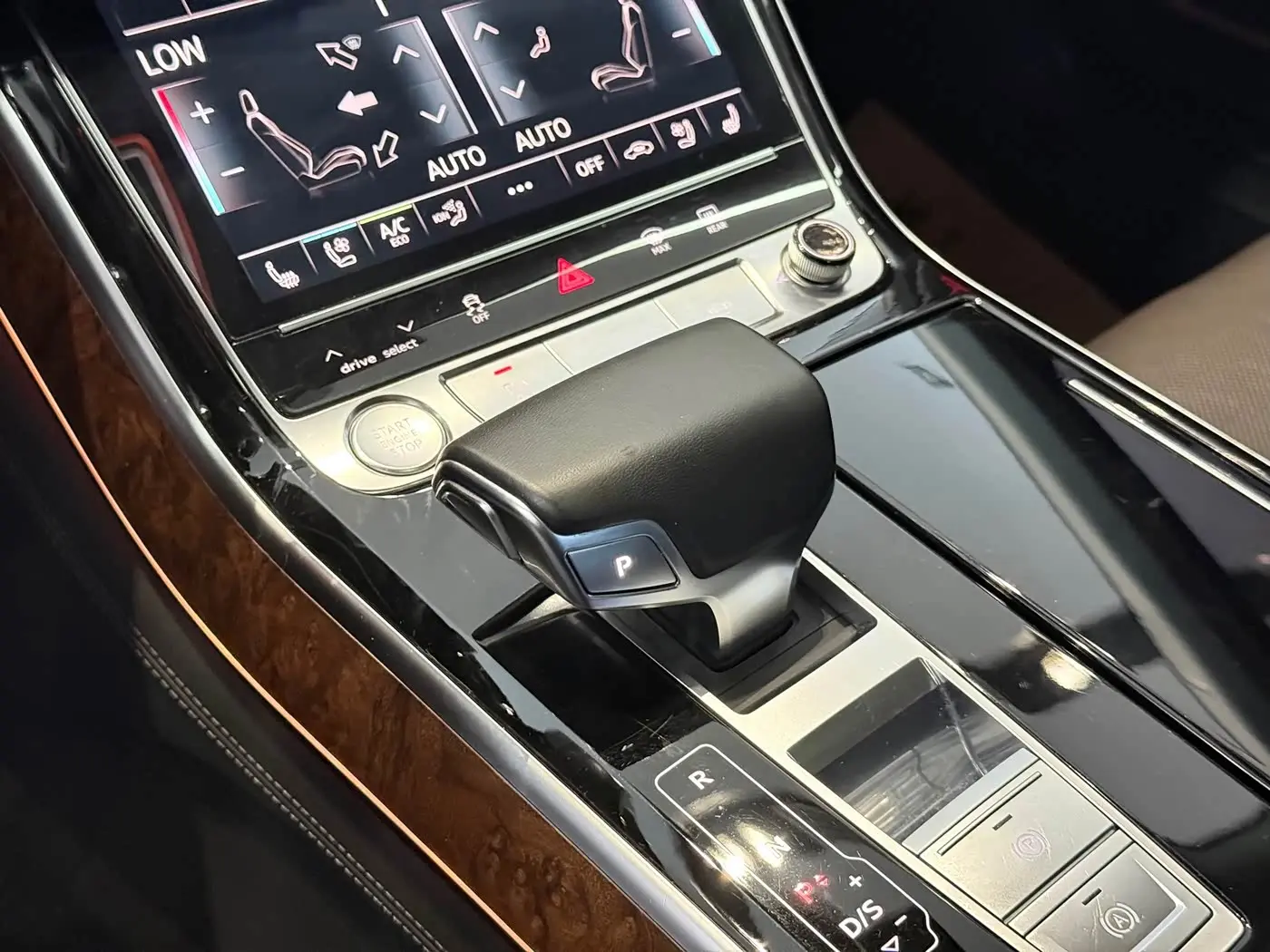 Audi A8 2019 — Фото 8/17