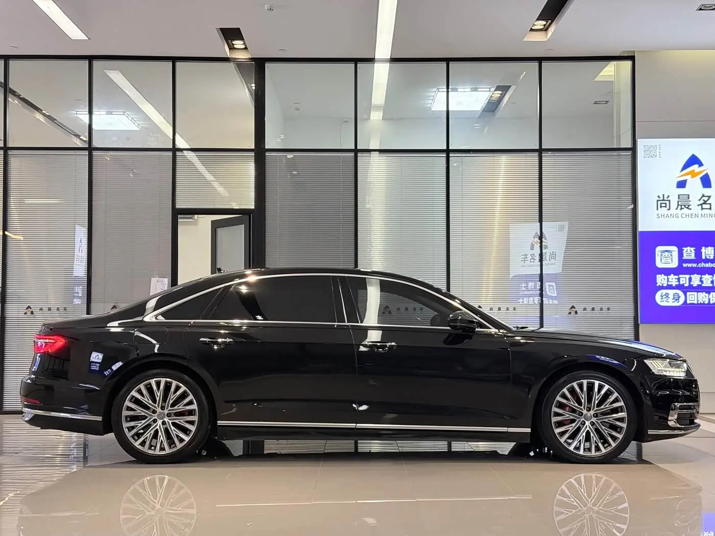 Audi A8 2019 — Фото 16/17