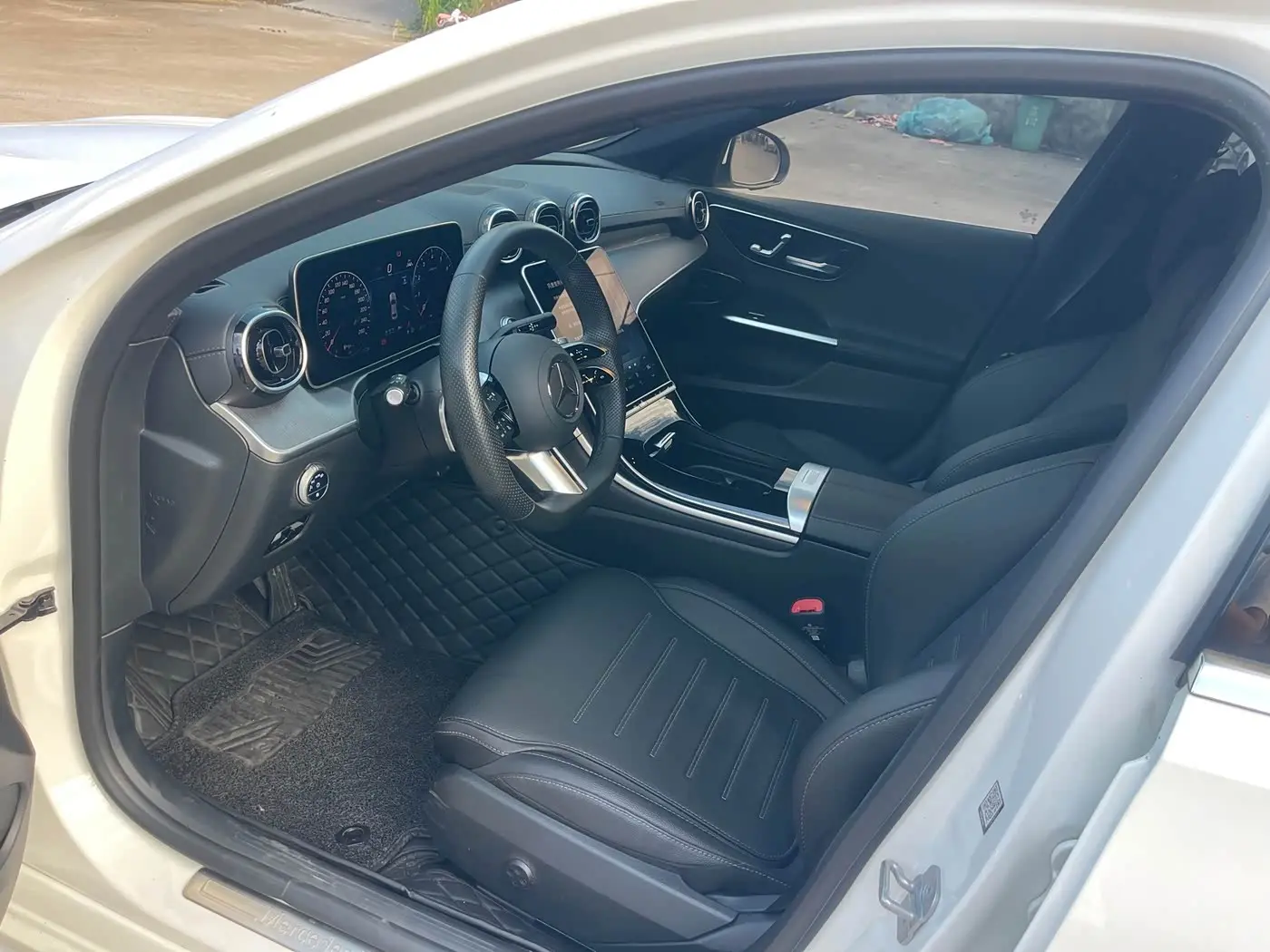 Mercedes-Benz C-Class 2025 — Photo 9/9