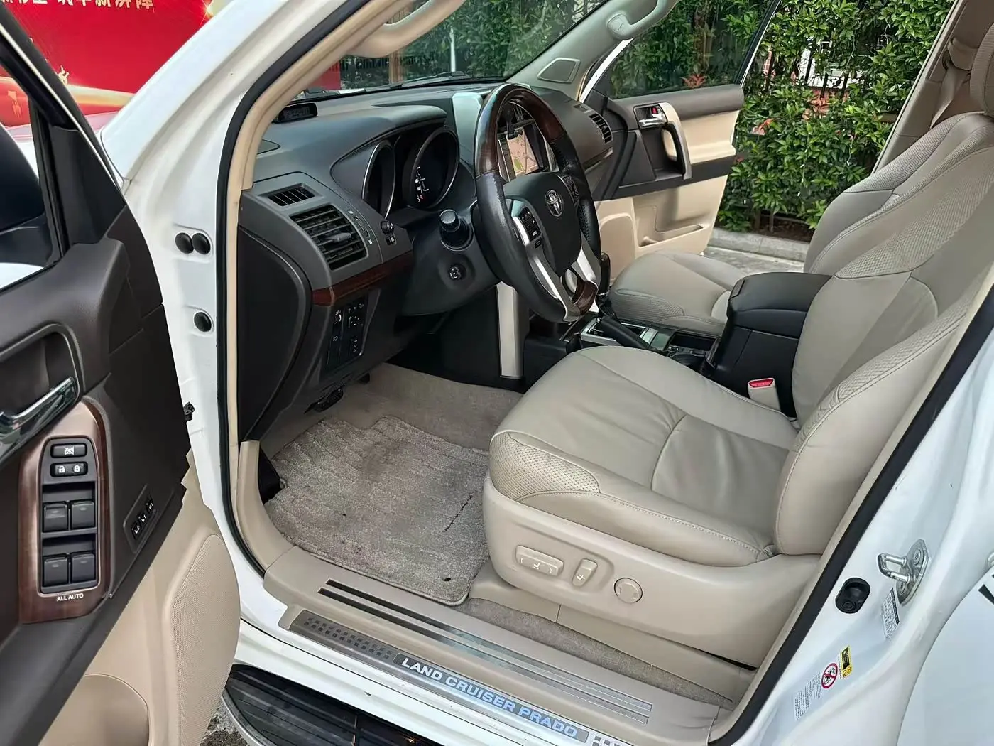 Toyota Prado 2012 — Photo 4/14