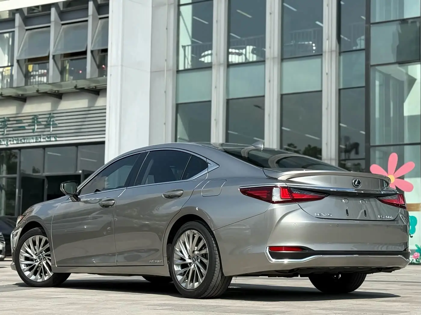 Lexus ES 2019 — Şəkil 4/15