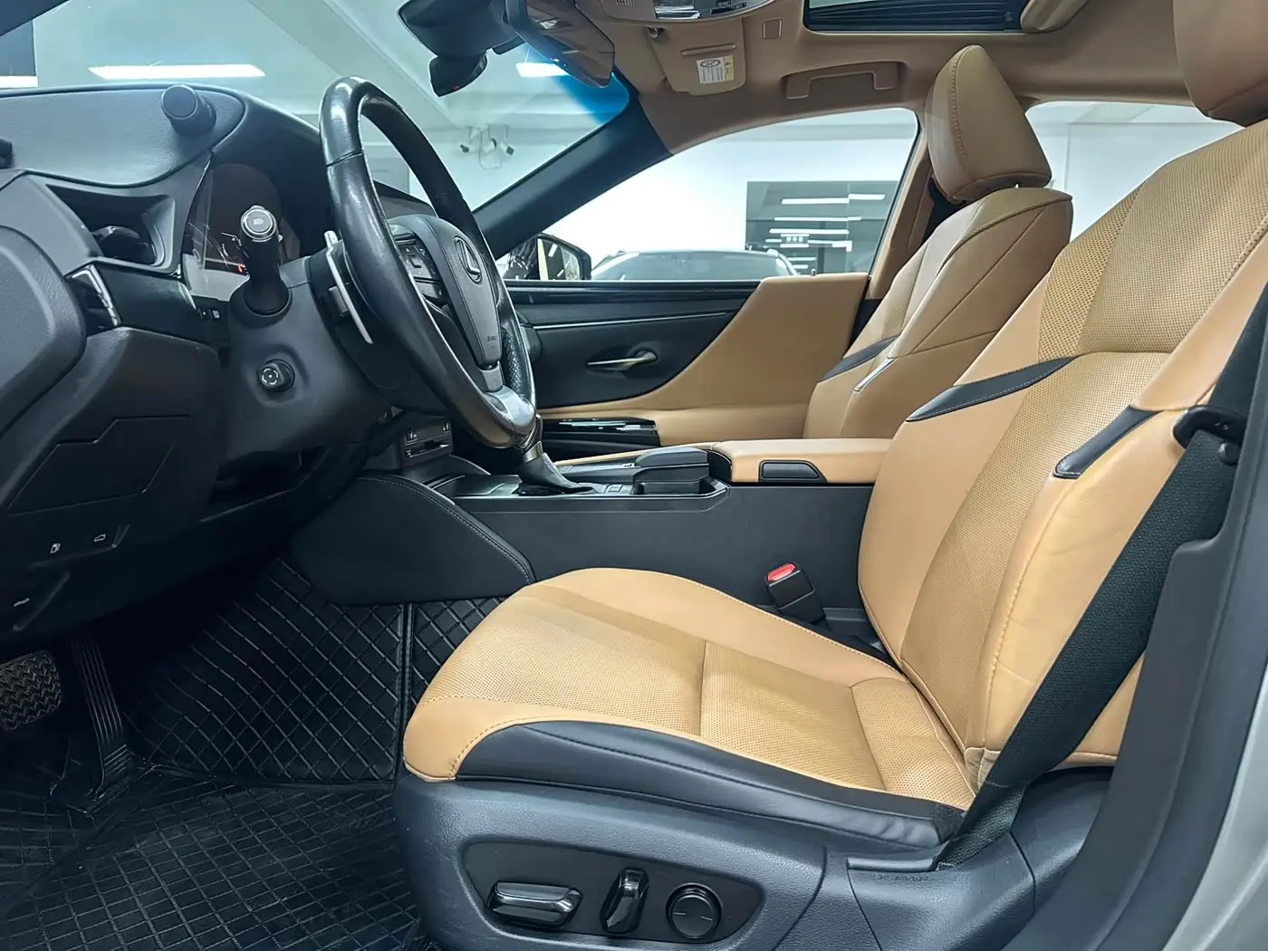 Lexus ES 2022 — Photo 10/15