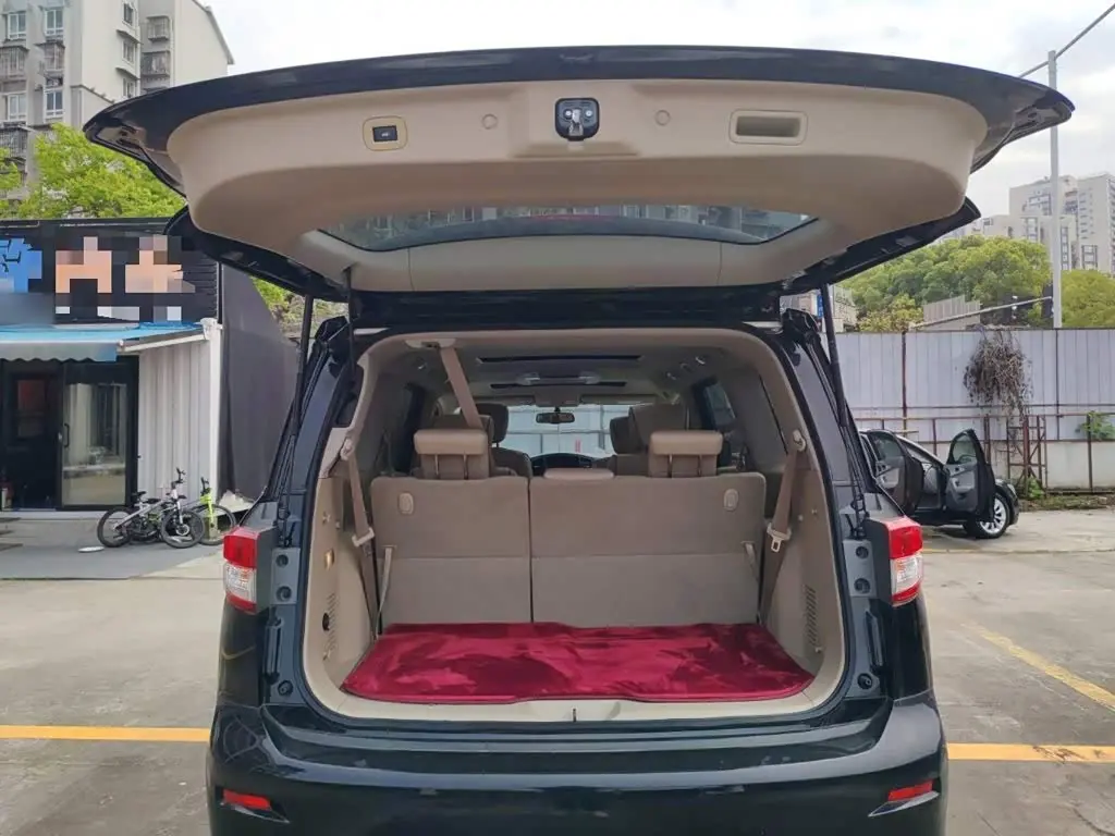 Nissan Quest 2015 — Photo 15/20