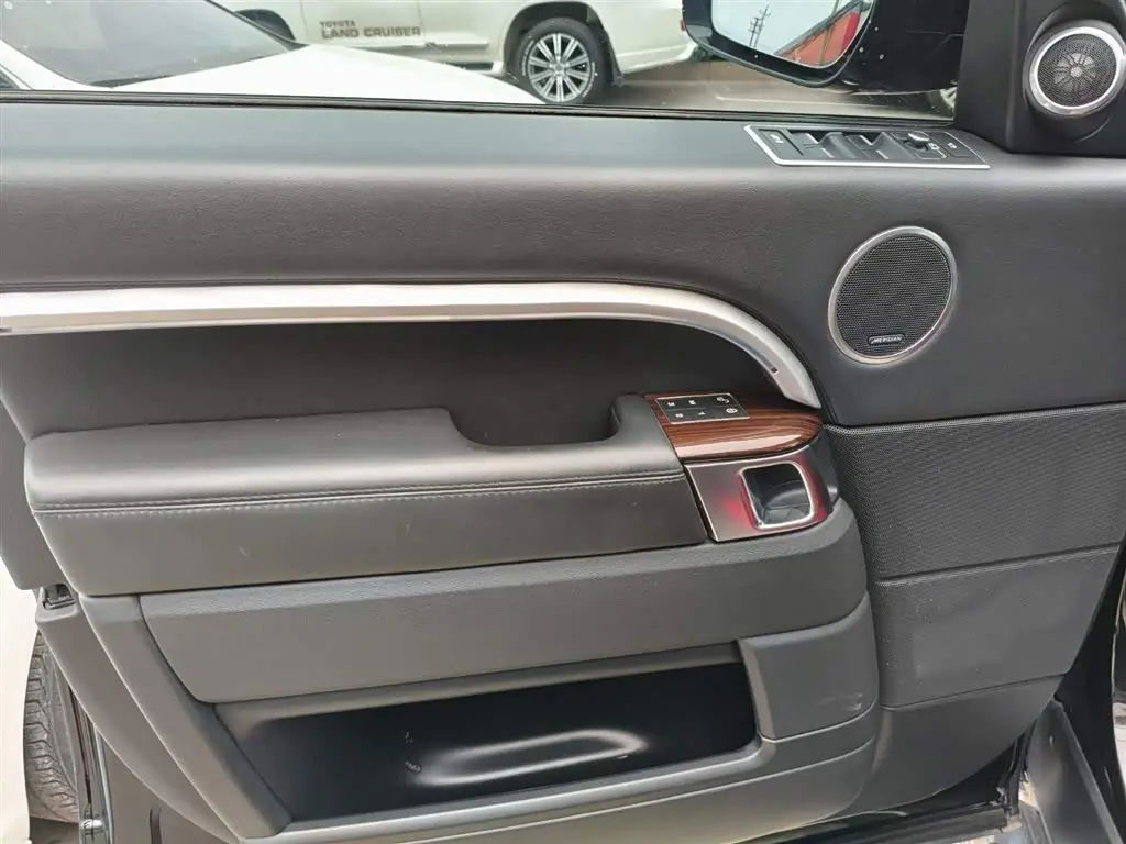 Land Rover Range Rover 2018 — Photo 7/15