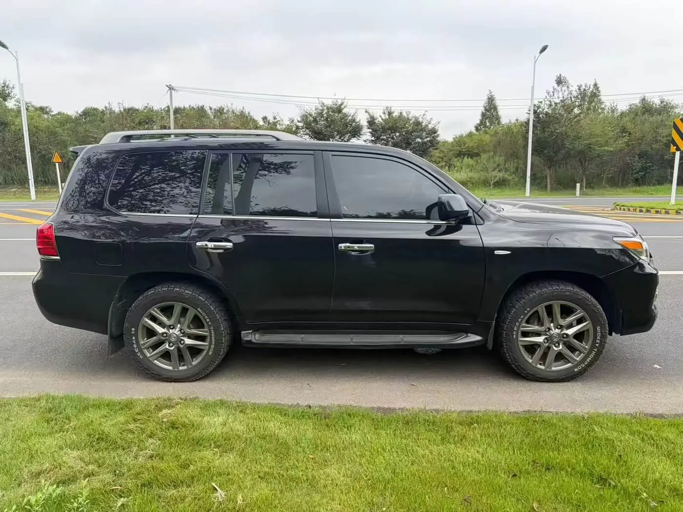 Lexus LX 2008 — Photo 2/9