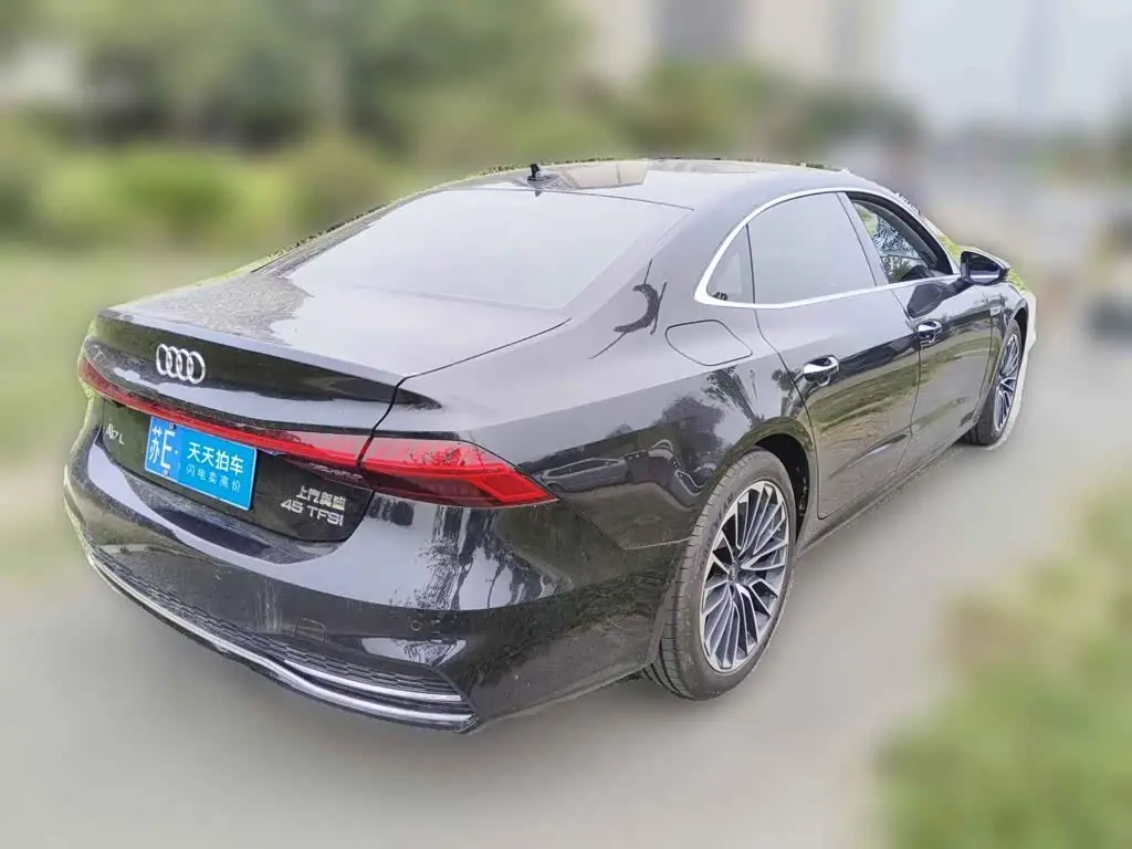 Audi A7L 2025 — Фото 2/13
