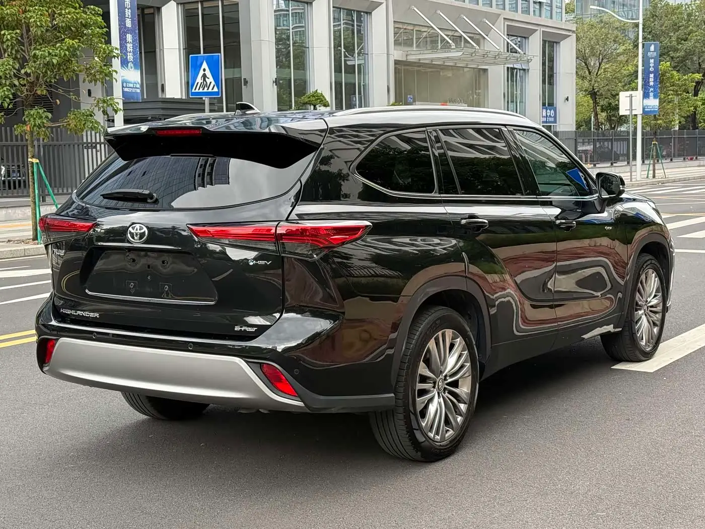 Toyota Highlander 2025 — Şəkil 16/18