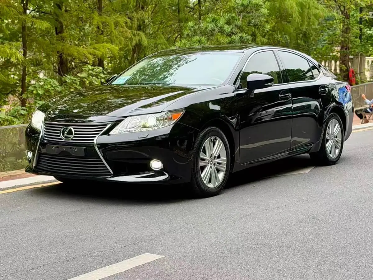 Lexus ES 2014 — Photo 1/20