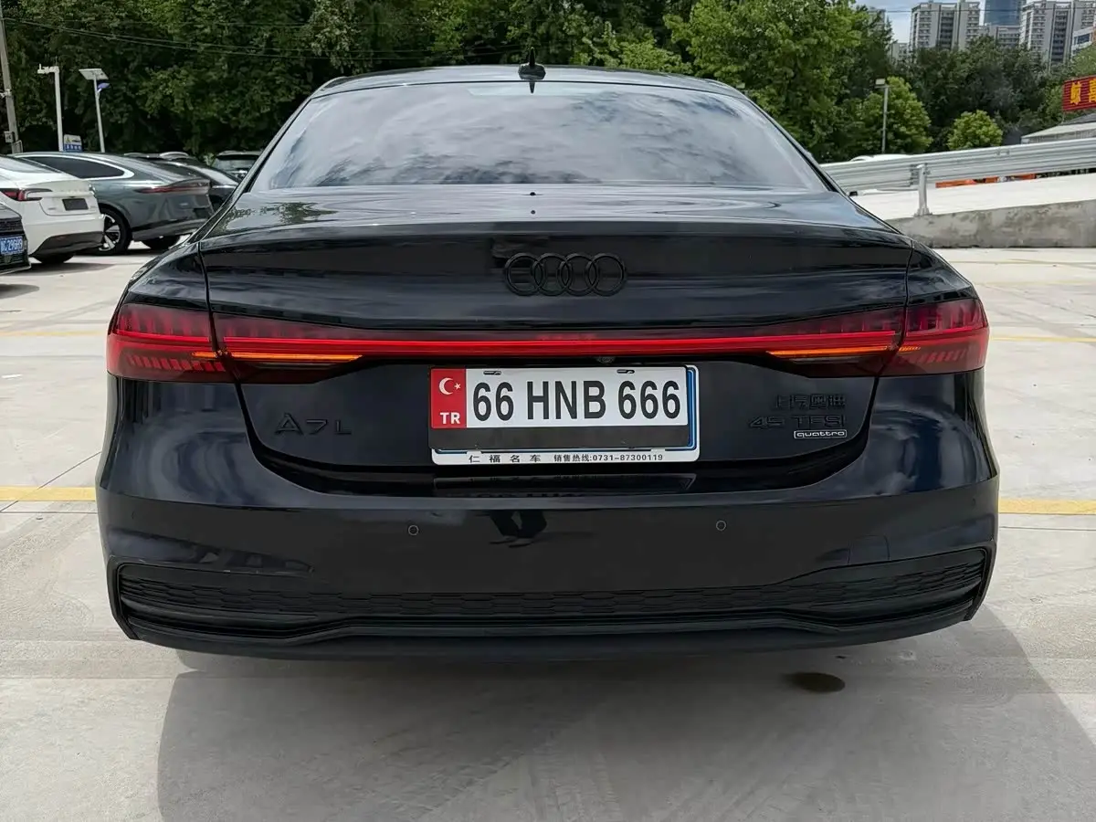 Audi A7L 2024 — Photo 9/10