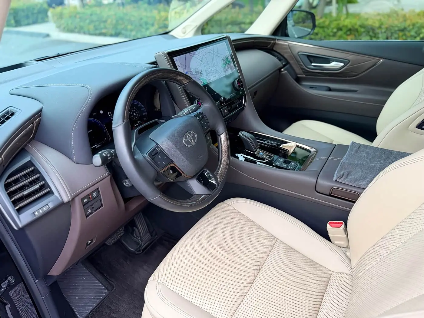 Toyota Alphard 2023 — ფოტო 9/20