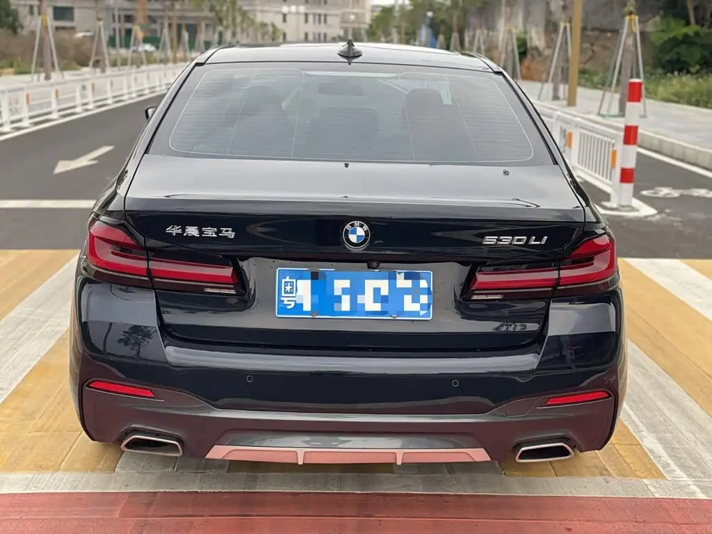BMW 5 Series 2022 — Photo 14/15