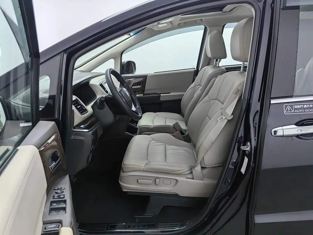 Honda Odyssey 2018 — Фото 10/20