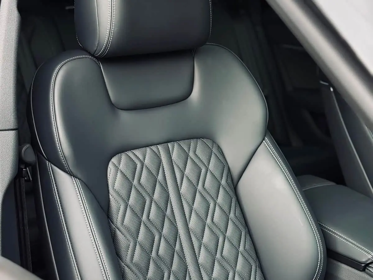 Audi A6L 2025 — Photo 7/12