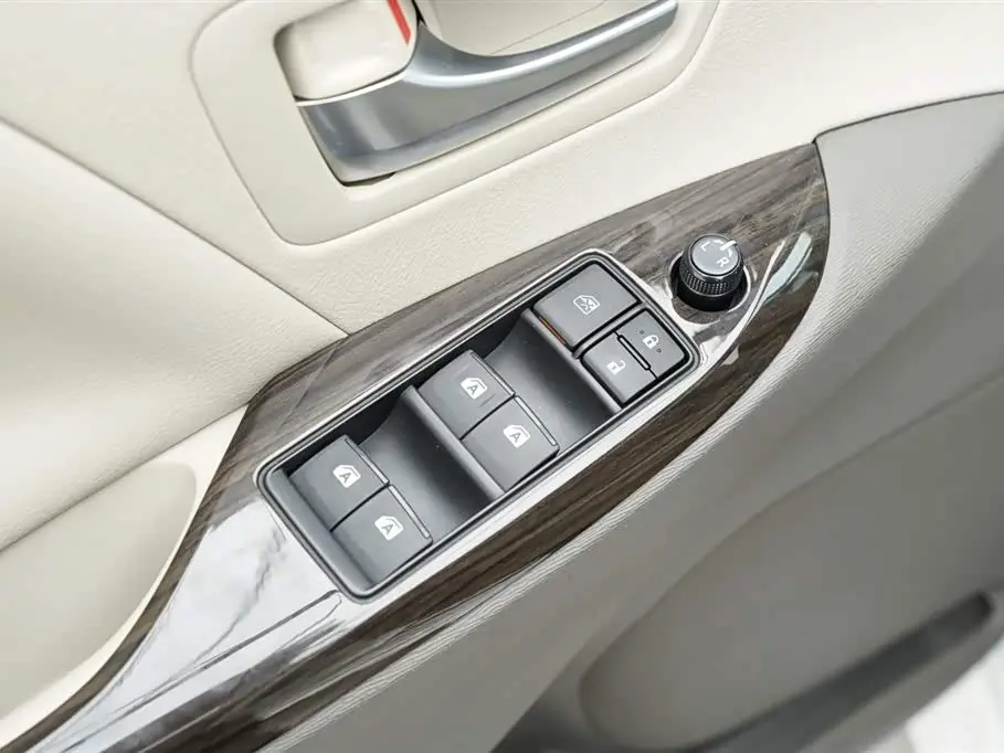 Toyota Sienna 2016 — Photo 9/20