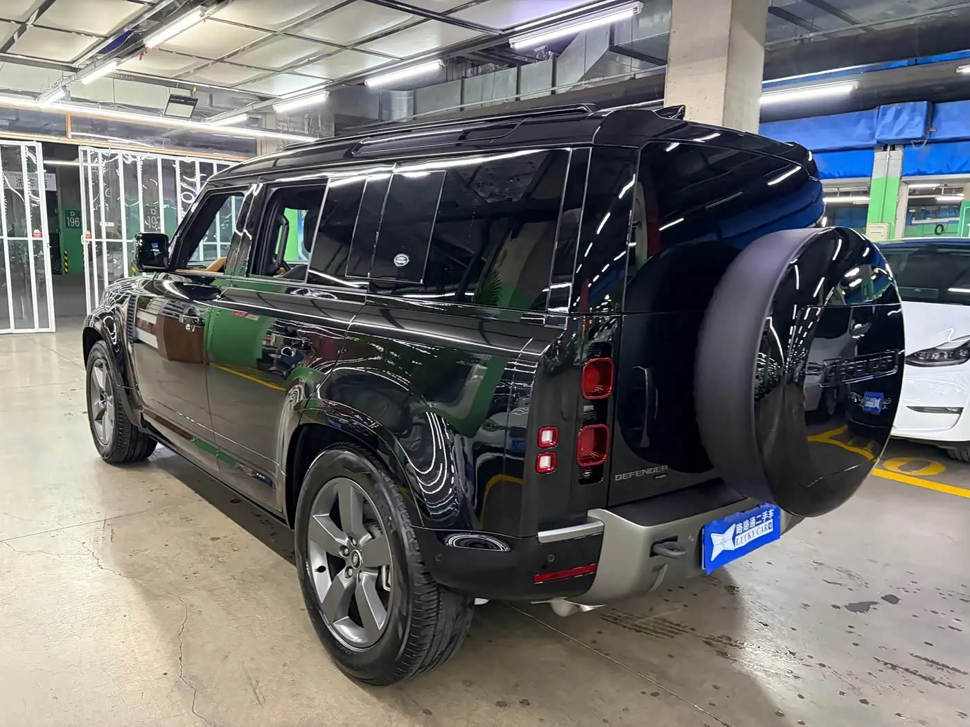 Land Rover Defender 2023 — Photo 5/19