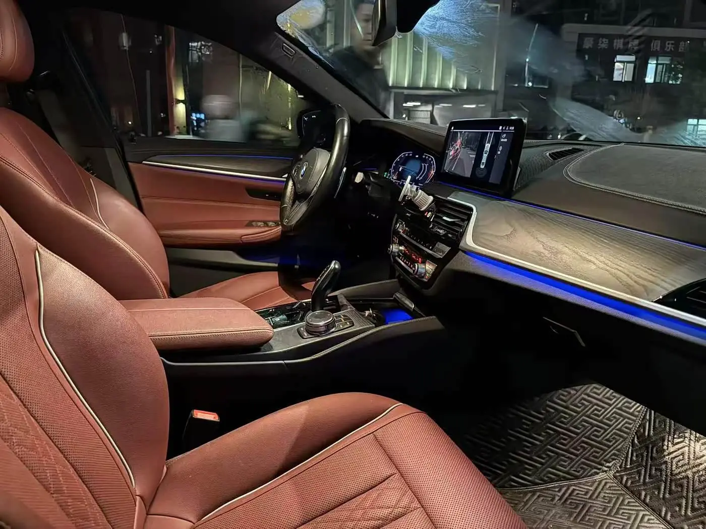BMW 5 Series 2024 — Photo 8/18