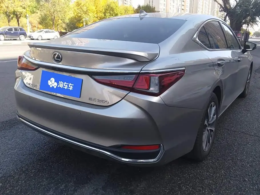 Lexus ES 2023 — Фото 3/16