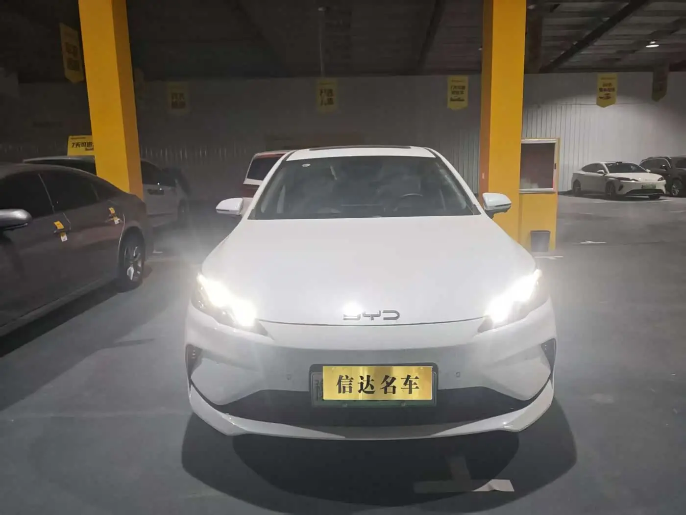 BYD Hai Bao 05 DM-i 2025 — Photo 2/9