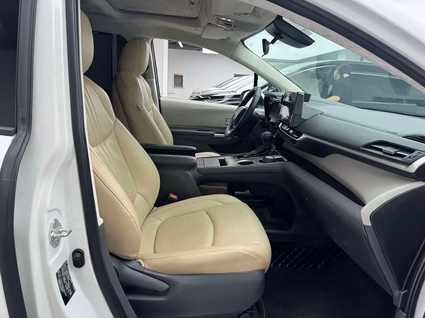 Toyota Sienna 2023 — Photo 18/20