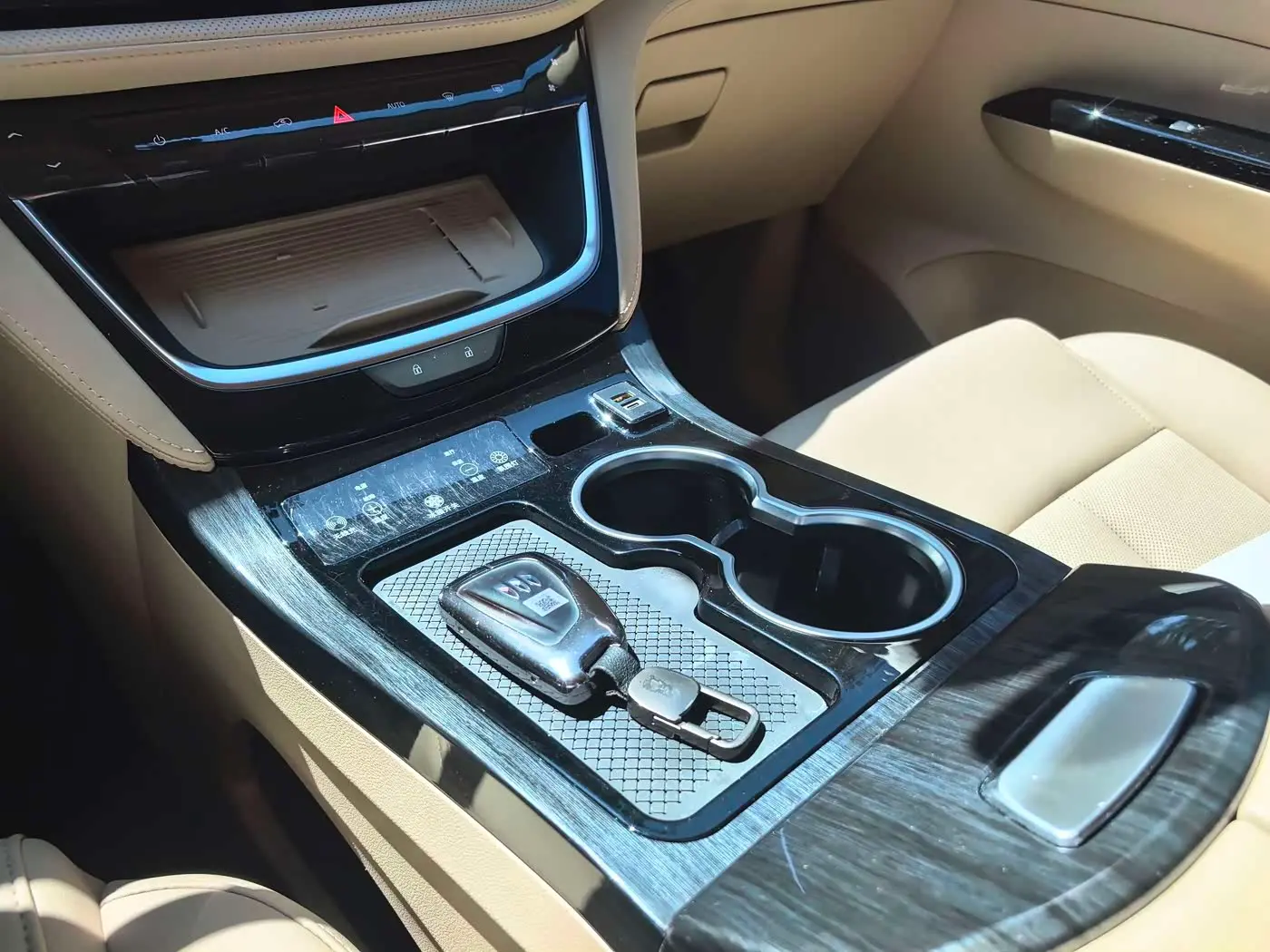 Buick GL8 New Energy 2025 — Şəkil 9/18
