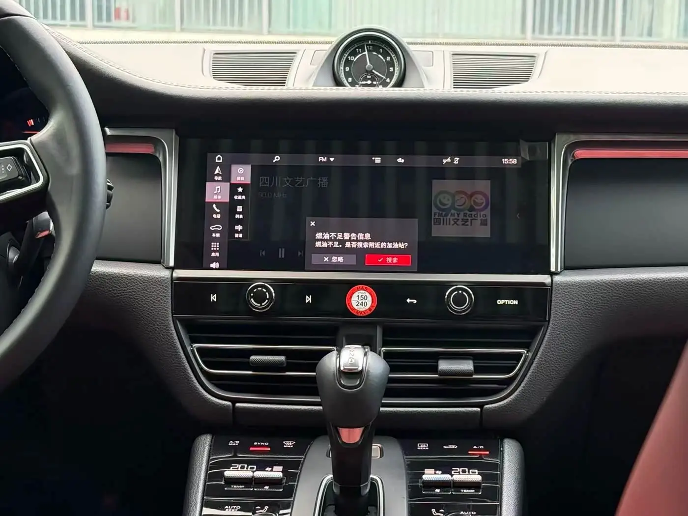 Porsche Macan 2022 — Photo 15/15