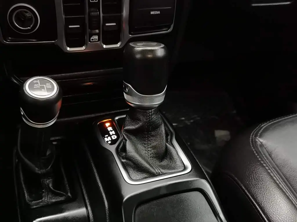 Jeep Wrangler 2024 — Фото 13/20