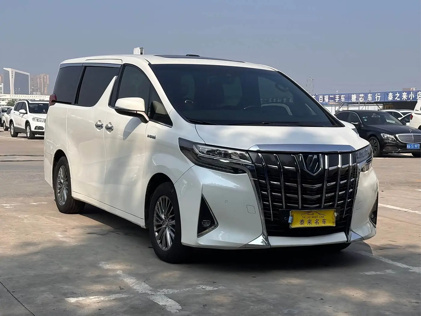 Toyota Alphard 2022 — Photo 3/11