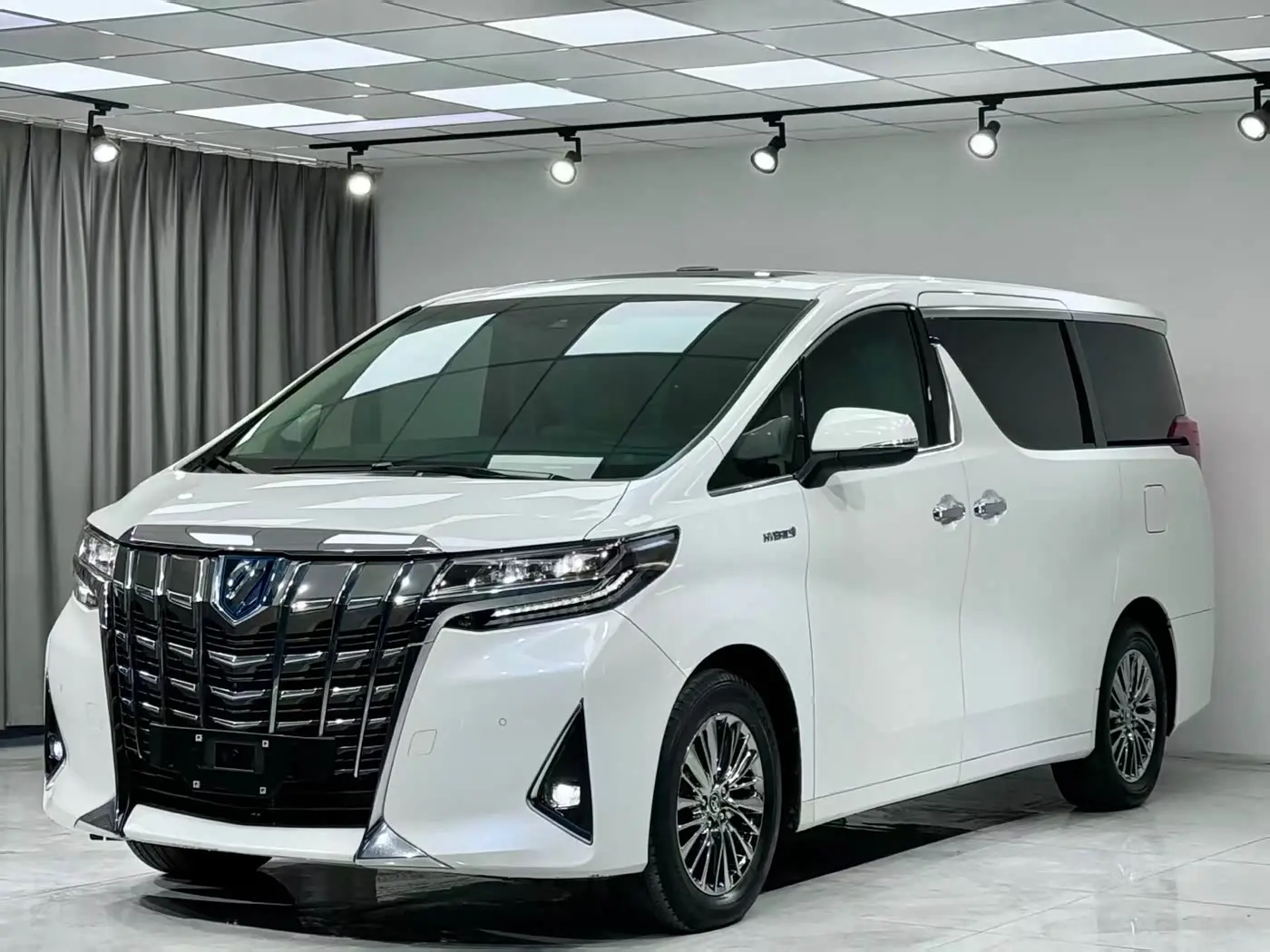 Toyota Alphard 2021 — Photo 2/9