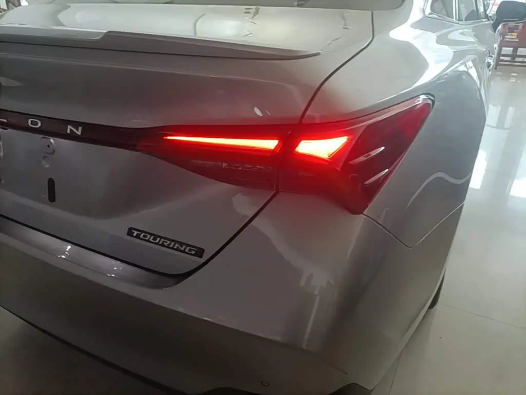 Toyota Avalon 2019 — Фото 8/20