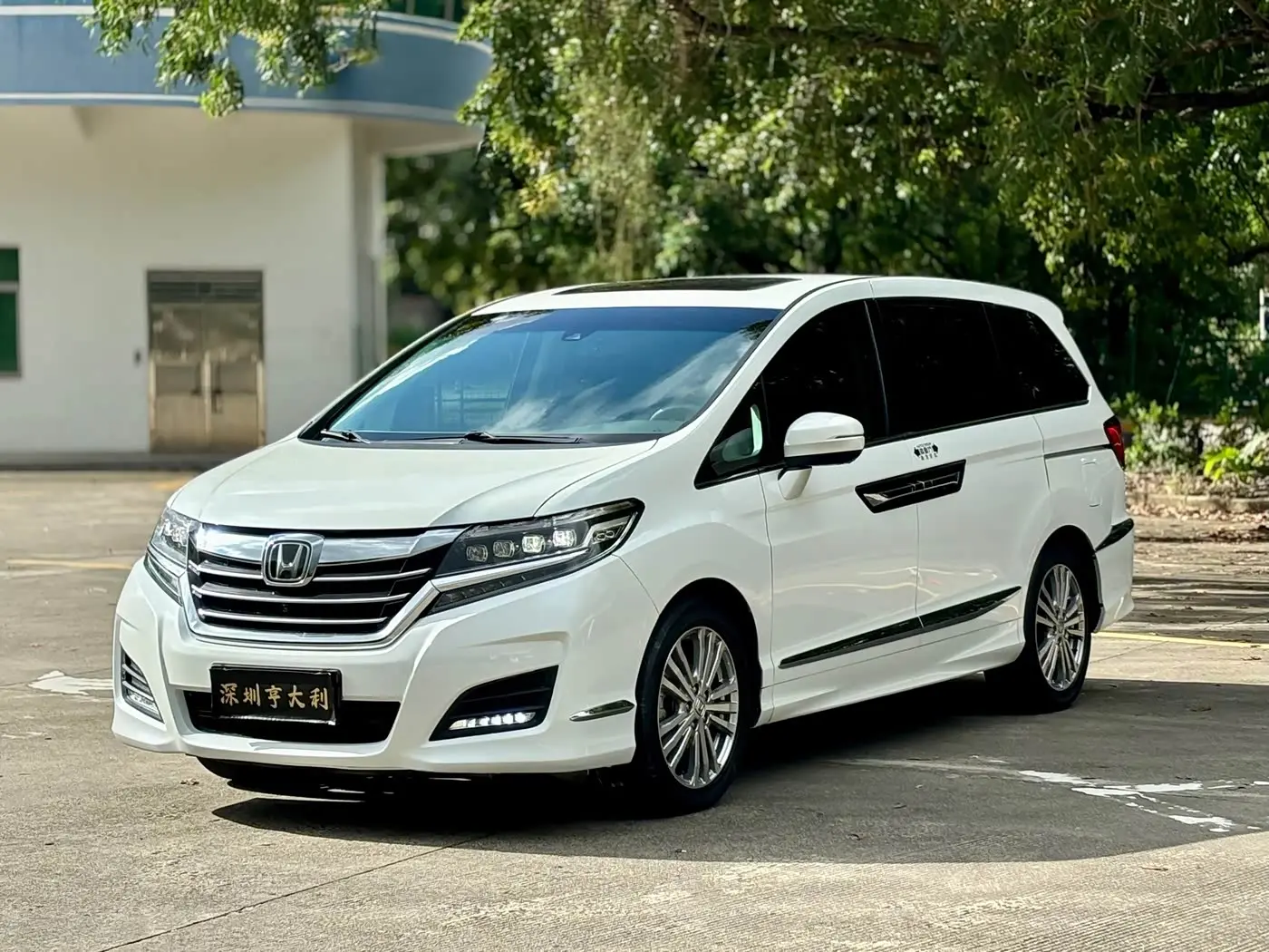 Honda Elysion 2019 — Фото 1/20