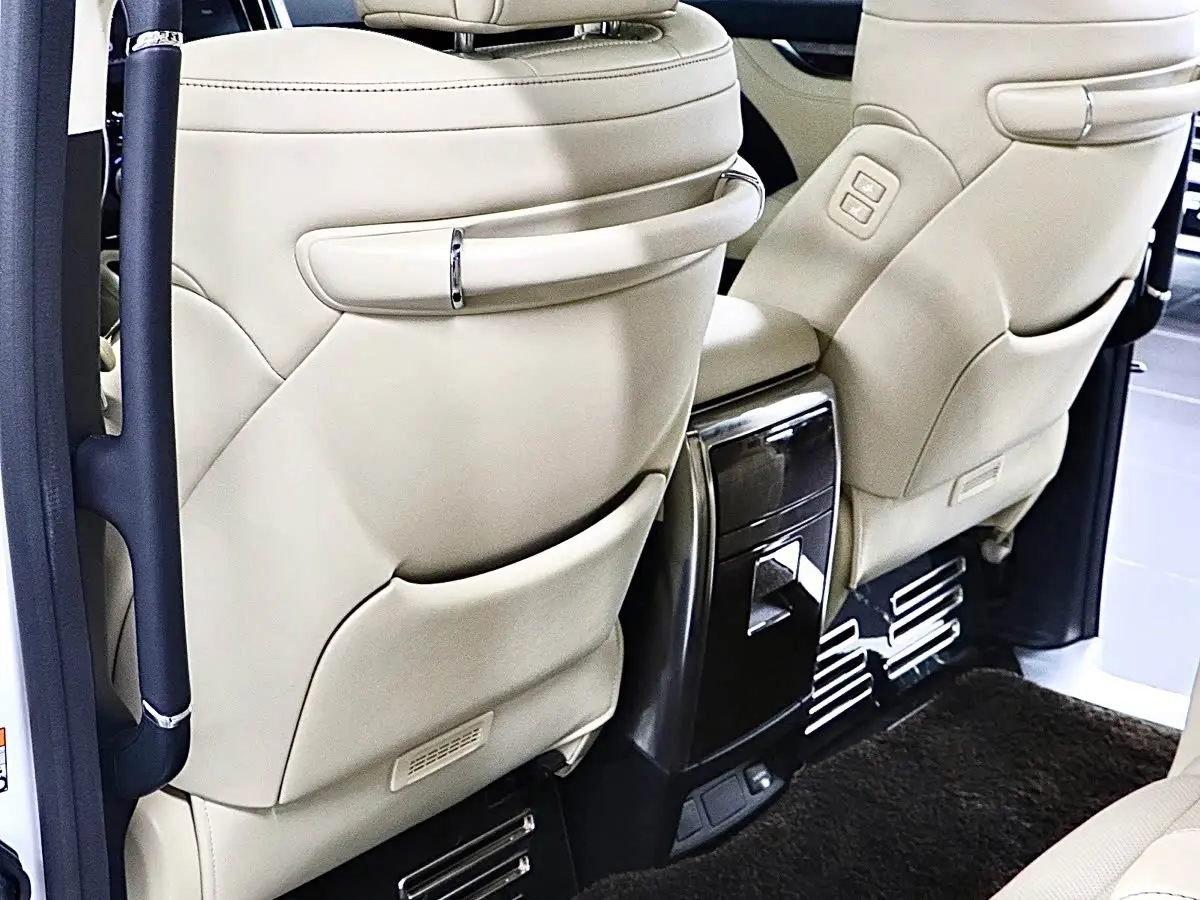Toyota Alphard 2023 — Photo 13/20