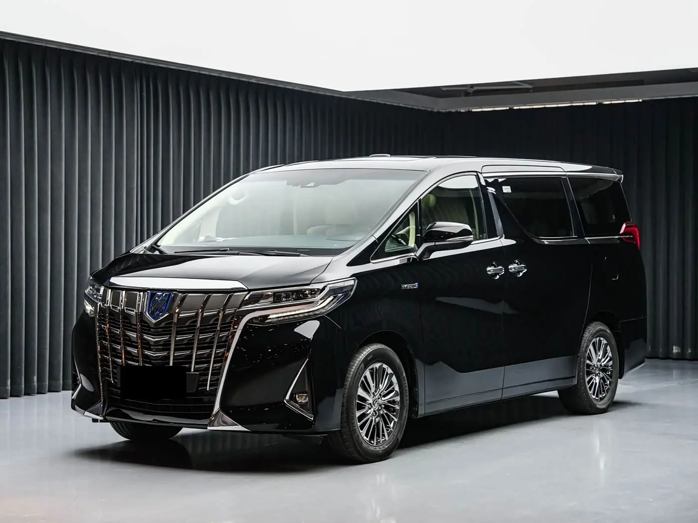 Toyota Alphard 2019 — Photo 1/20