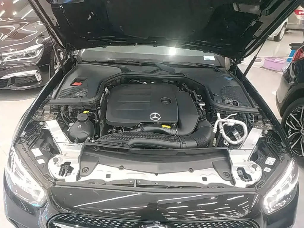 Mercedes-Benz E-Class 2021 — ფოტო 19/19
