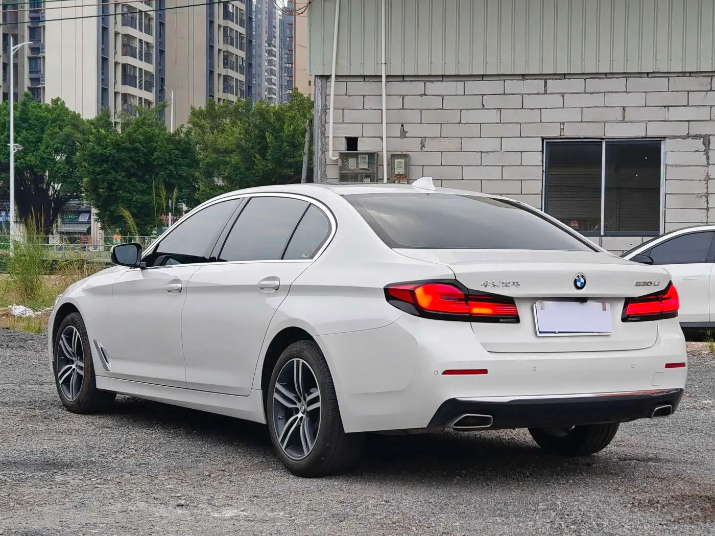 BMW 5 Series 2023 — Photo 6/9