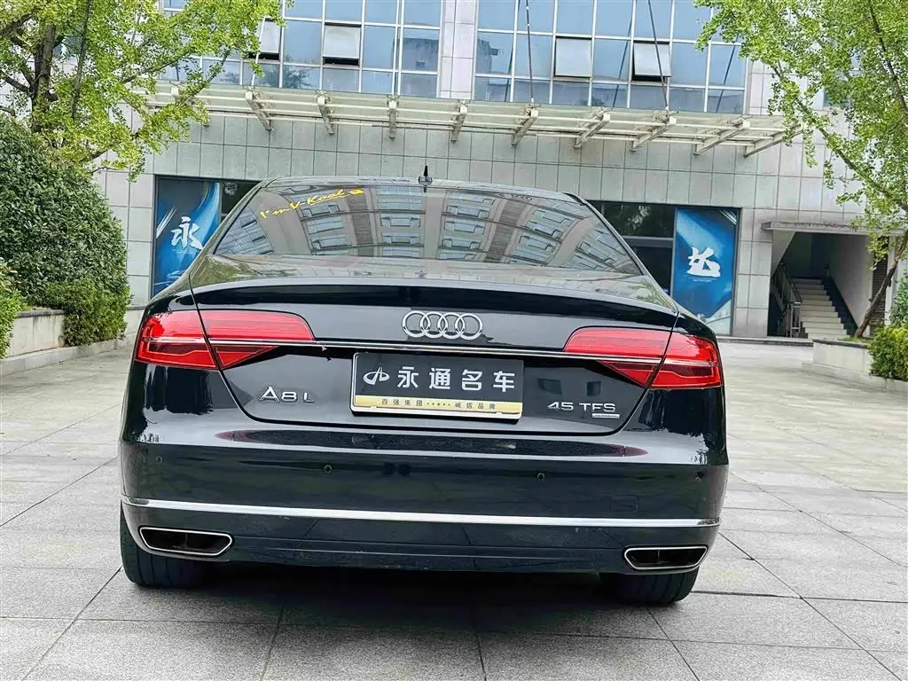 Audi A8 2017 — Фото 6/20